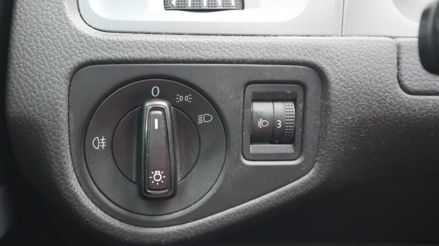 VW 福斯 / Golf / 2014年 / 2014年 VW Golf  藍色 福斯中古車 / 九肇匯元汽車 (台南) VW 福斯 / Golf / 2014年 / 2014年 VW Golf  藍色 福斯中古車 / 九肇匯元汽車 (台南)