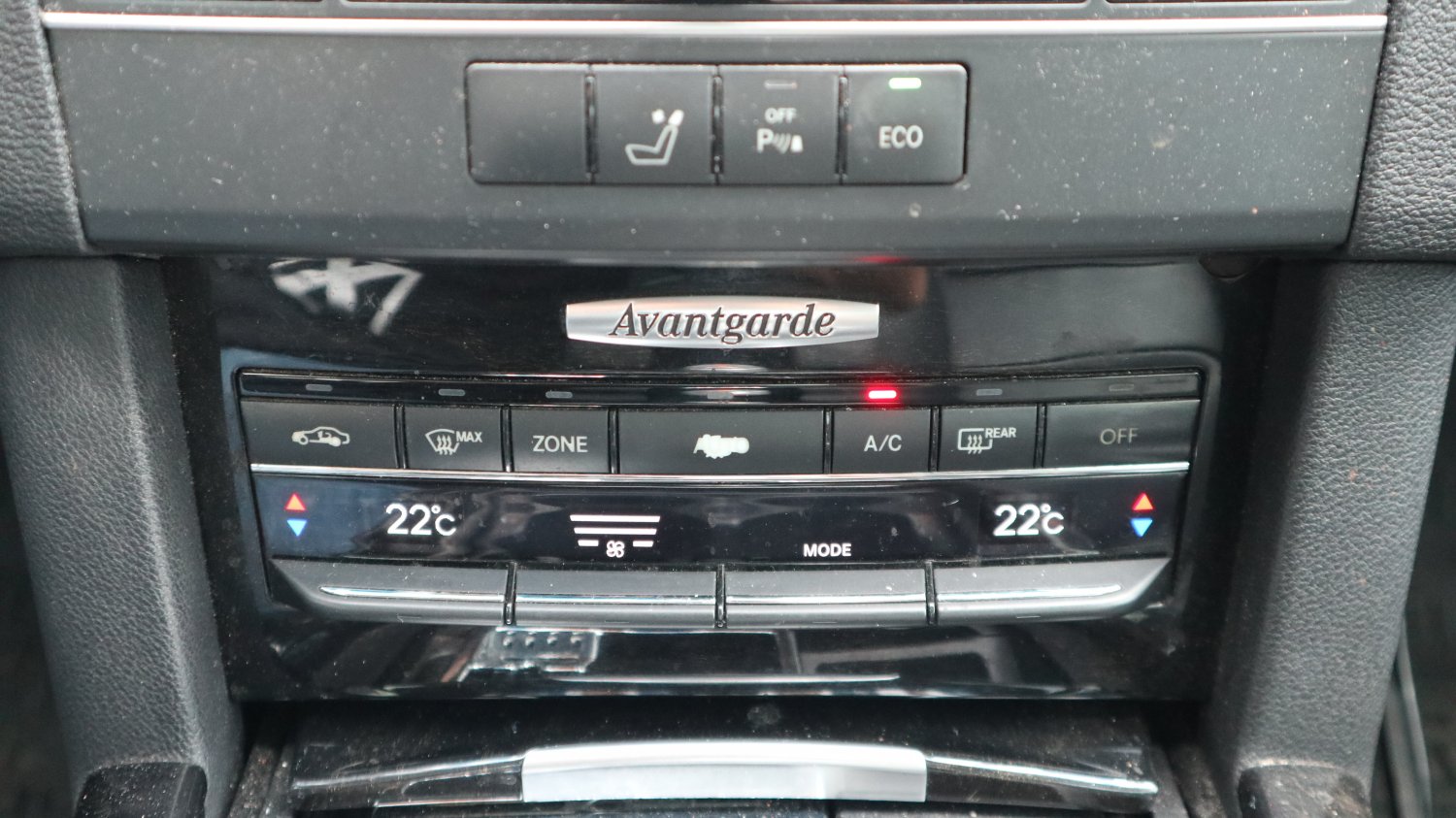 Benz 賓士 / E-Class / 2012年 / 2012年 Benz E200 黑色 賓士中古車 / 九肇匯元汽車 (台南) Benz 賓士 / E-Class / 2012年 / 2012年 Benz E200 黑色 賓士中古車 / 九肇匯元汽車 (台南)