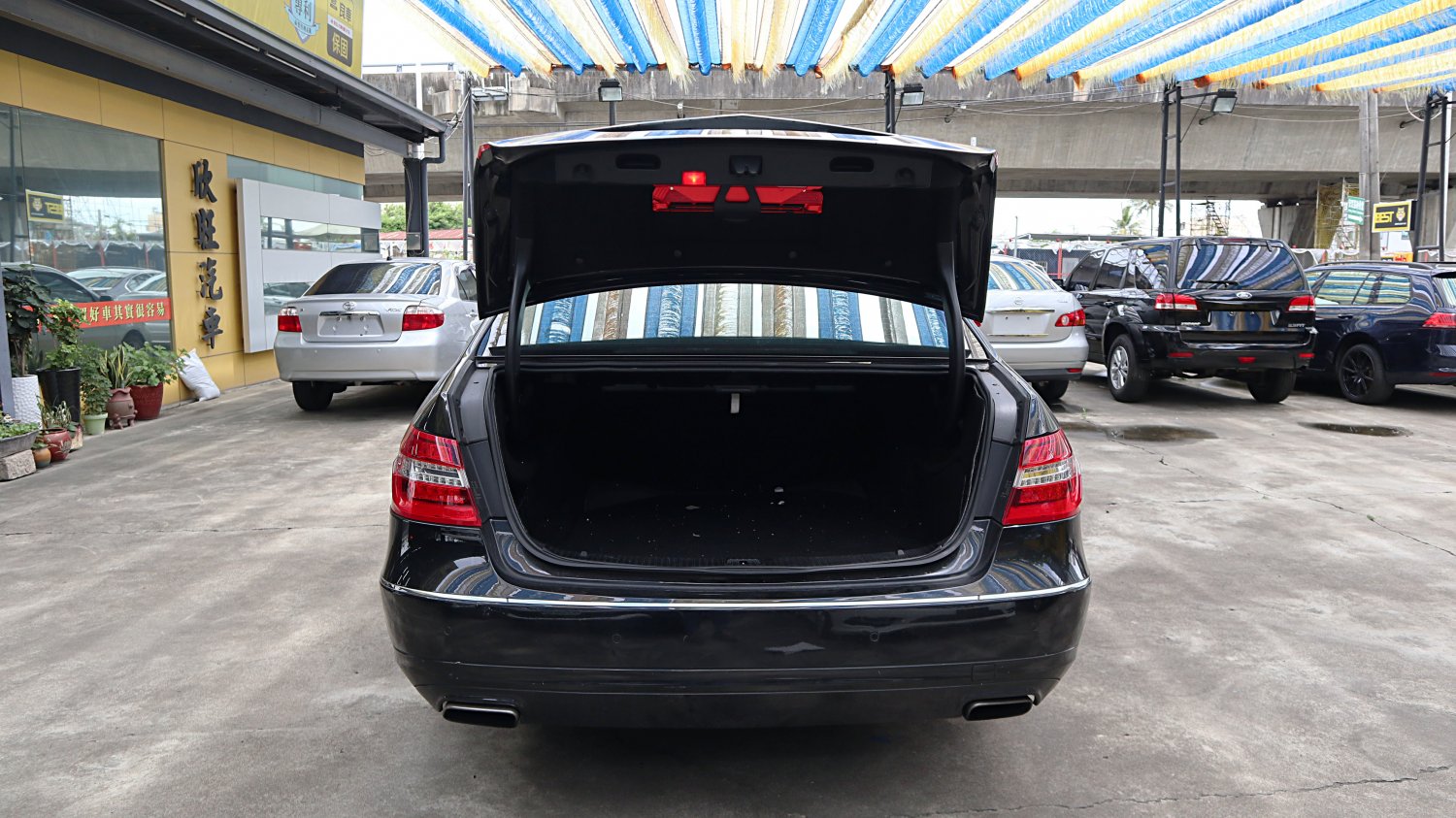 Benz 賓士 / E-Class / 2012年 / 2012年 Benz E200 黑色 賓士中古車 / 九肇匯元汽車 (台南) Benz 賓士 / E-Class / 2012年 / 2012年 Benz E200 黑色 賓士中古車 / 九肇匯元汽車 (台南)
