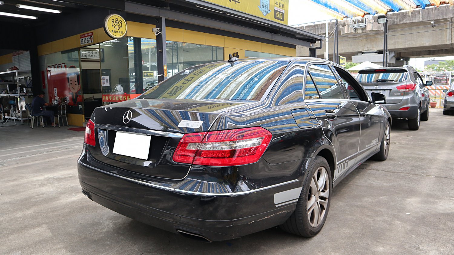 Benz 賓士 / E-Class / 2012年 / 2012年 Benz E200 黑色 賓士中古車 / 九肇匯元汽車 (台南) Benz 賓士 / E-Class / 2012年 / 2012年 Benz E200 黑色 賓士中古車 / 九肇匯元汽車 (台南)