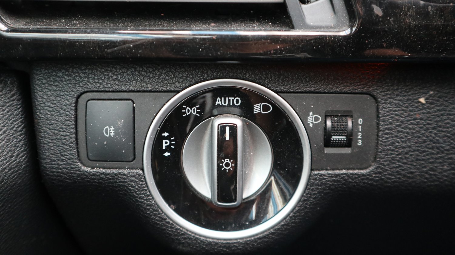 Benz 賓士 / E-Class / 2012年 / 2012年 Benz E200 黑色 賓士中古車 / 九肇匯元汽車 (台南) Benz 賓士 / E-Class / 2012年 / 2012年 Benz E200 黑色 賓士中古車 / 九肇匯元汽車 (台南)