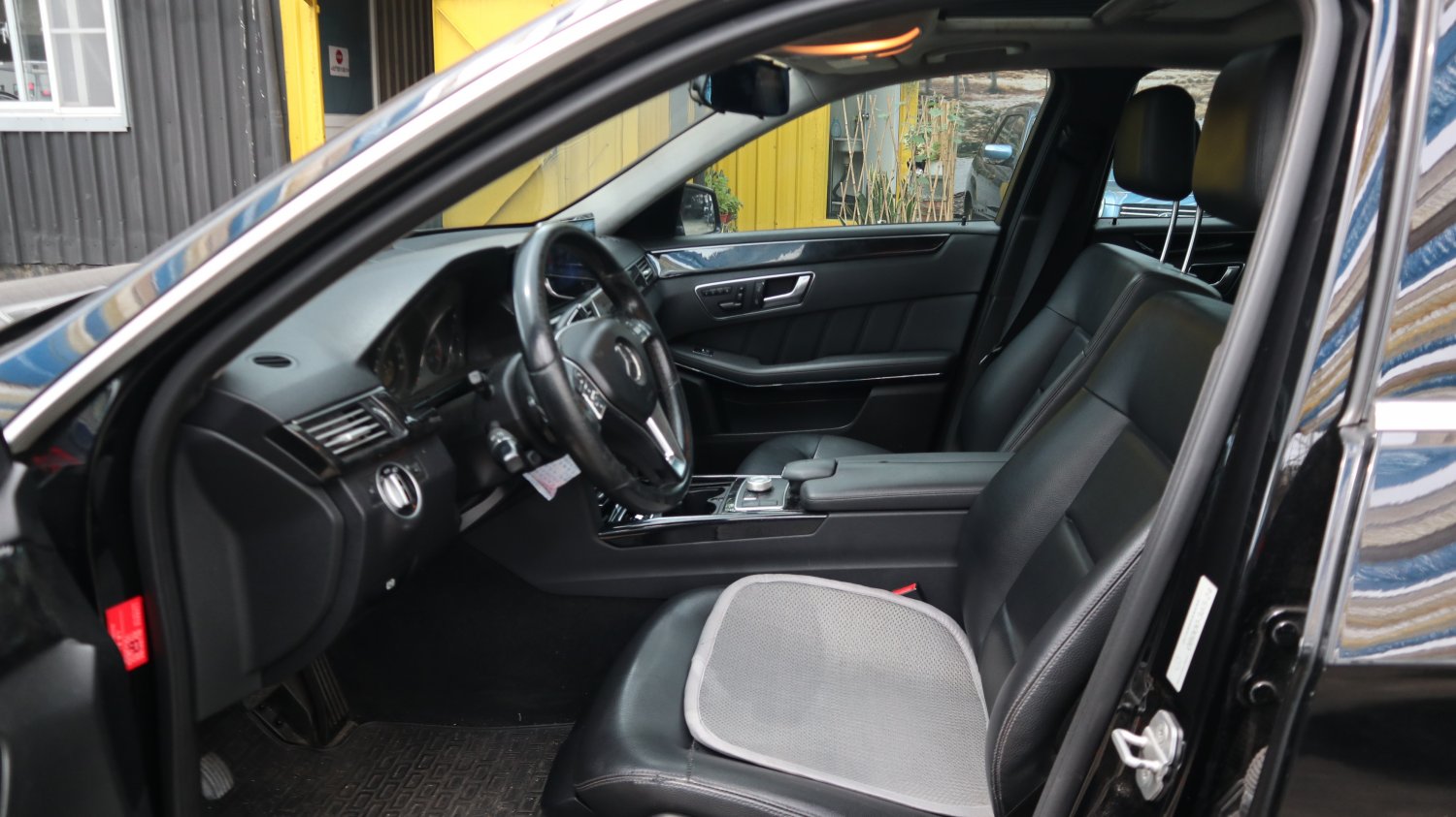 Benz 賓士 / E-Class / 2012年 / 2012年 Benz E200 黑色 賓士中古車 / 九肇匯元汽車 (台南) Benz 賓士 / E-Class / 2012年 / 2012年 Benz E200 黑色 賓士中古車 / 九肇匯元汽車 (台南)