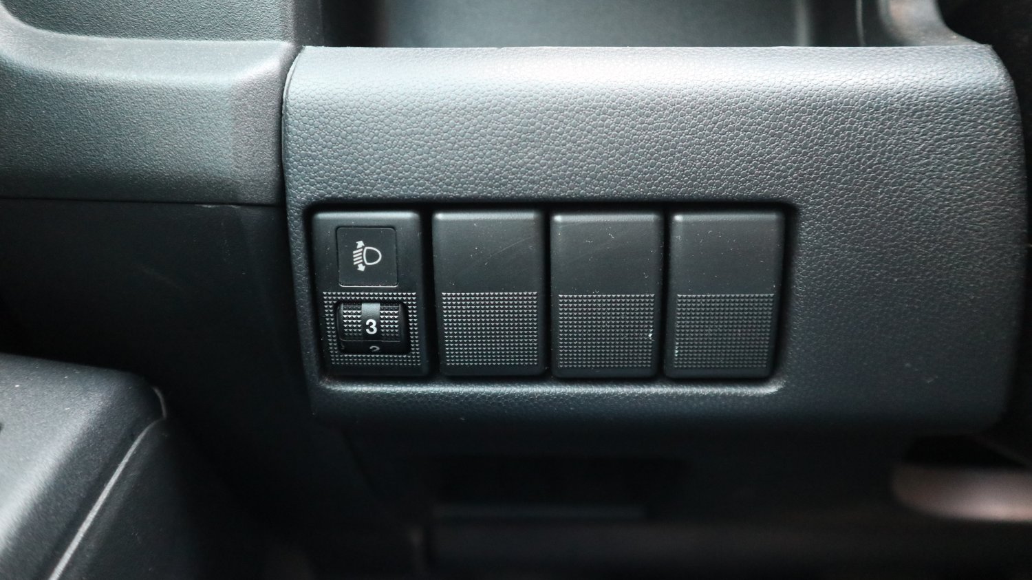 Mazda 馬自達 / Mazda 5 / 2013年 / 2013年 Mazda 5 銀色 馬自達中古休旅車 / 九肇匯元汽車 (台南) Mazda 馬自達 / Mazda 5 / 2013年 / 2013年 Mazda 5 銀色 馬自達中古休旅車 / 九肇匯元汽車 (台南)