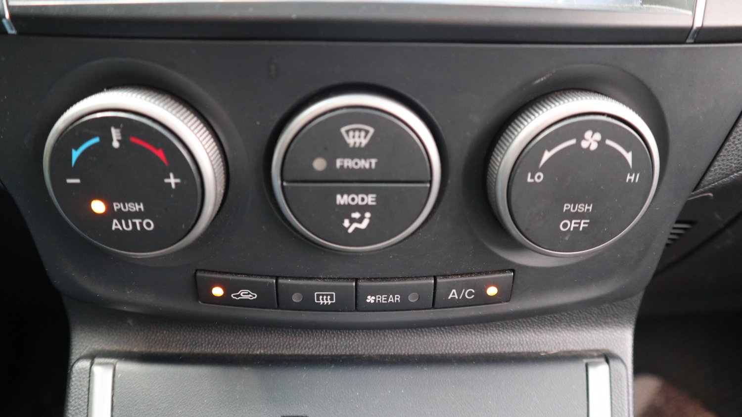 Mazda 馬自達 / Mazda 5 / 2013年 / 2013年 Mazda 5 銀色 馬自達中古休旅車 / 九肇匯元汽車 (台南) Mazda 馬自達 / Mazda 5 / 2013年 / 2013年 Mazda 5 銀色 馬自達中古休旅車 / 九肇匯元汽車 (台南)