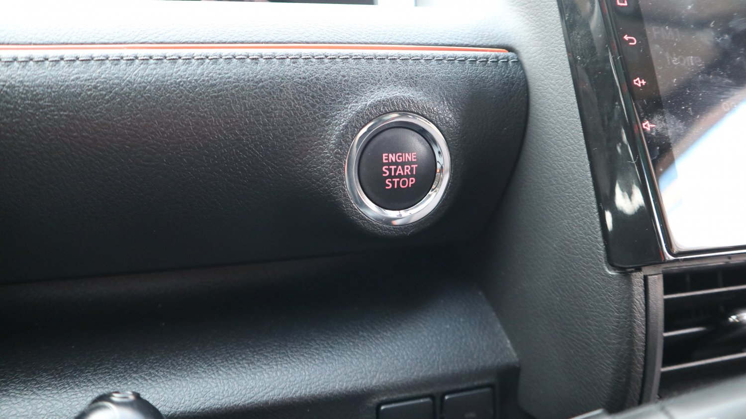 Toyota 豐田 / Sienta / 2016年 / 2016年Toyota Sienta 白色 豐田中古車 / 佳里興店(台南) Toyota 豐田 / Sienta / 2016年 / 2016年Toyota Sienta 白色 豐田中古車 / 佳里興店(台南)
