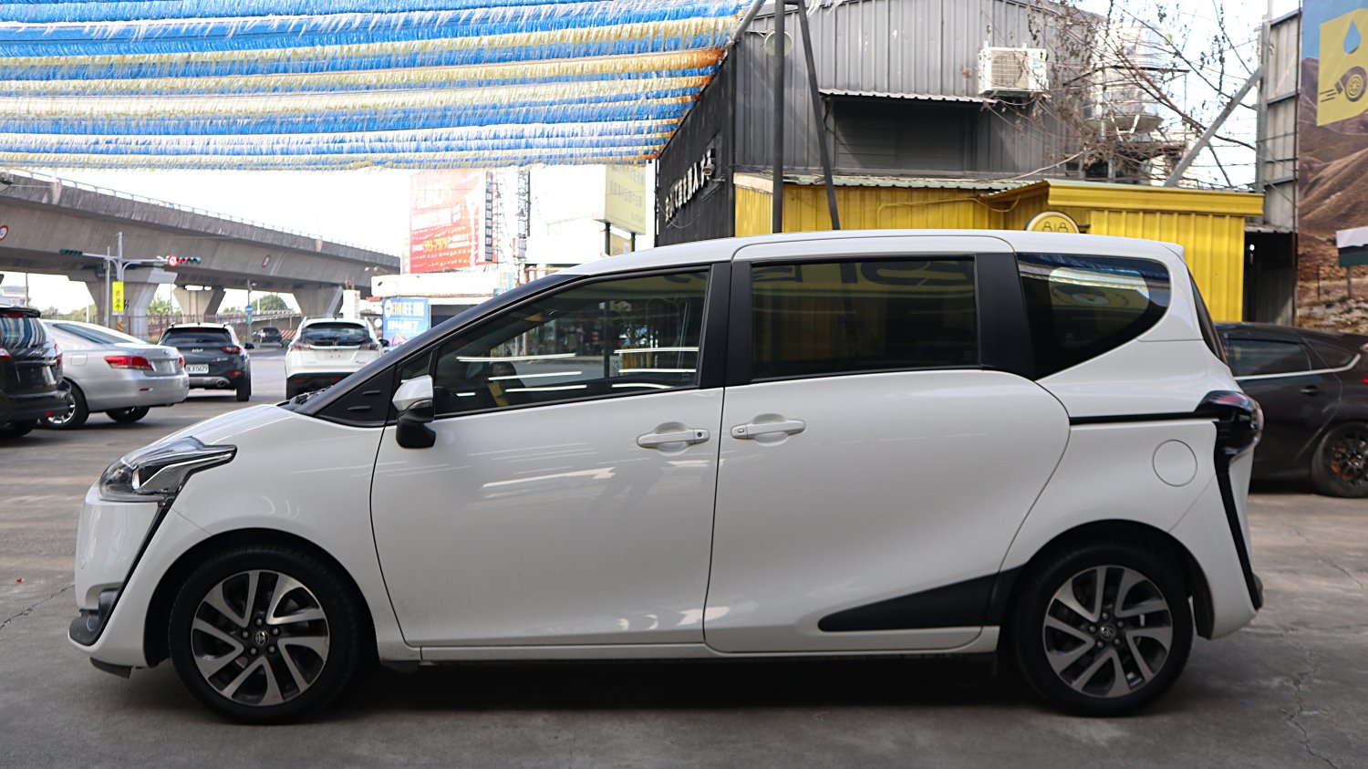 Toyota 豐田 / Sienta / 2016年 / 2016年Toyota Sienta 白色 豐田中古車 / 佳里興店(台南) Toyota 豐田 / Sienta / 2016年 / 2016年Toyota Sienta 白色 豐田中古車 / 佳里興店(台南)
