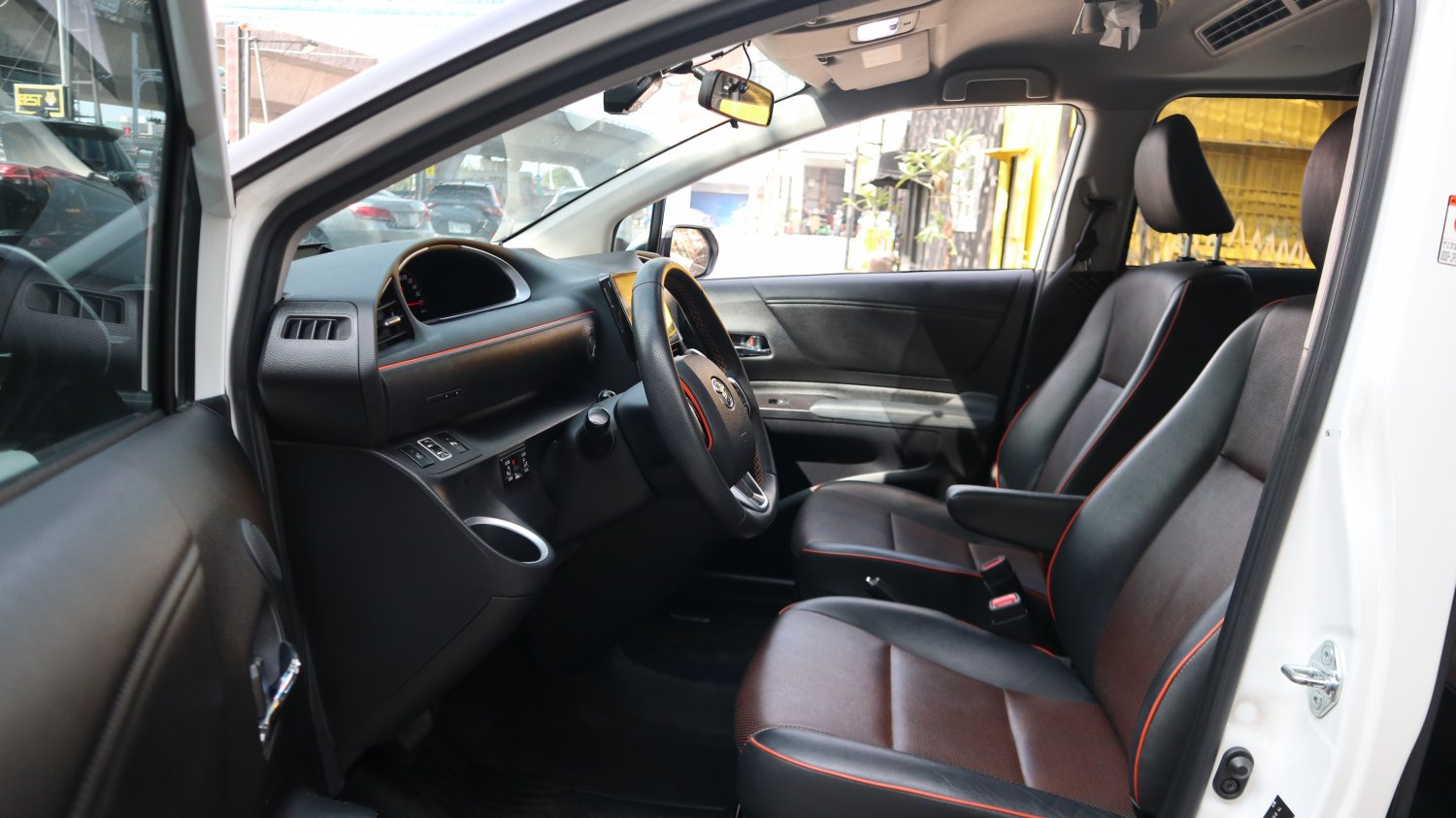 Toyota 豐田 / Sienta / 2016年 / 2016年Toyota Sienta 白色 豐田中古車 / 佳里興店(台南) Toyota 豐田 / Sienta / 2016年 / 2016年Toyota Sienta 白色 豐田中古車 / 佳里興店(台南)
