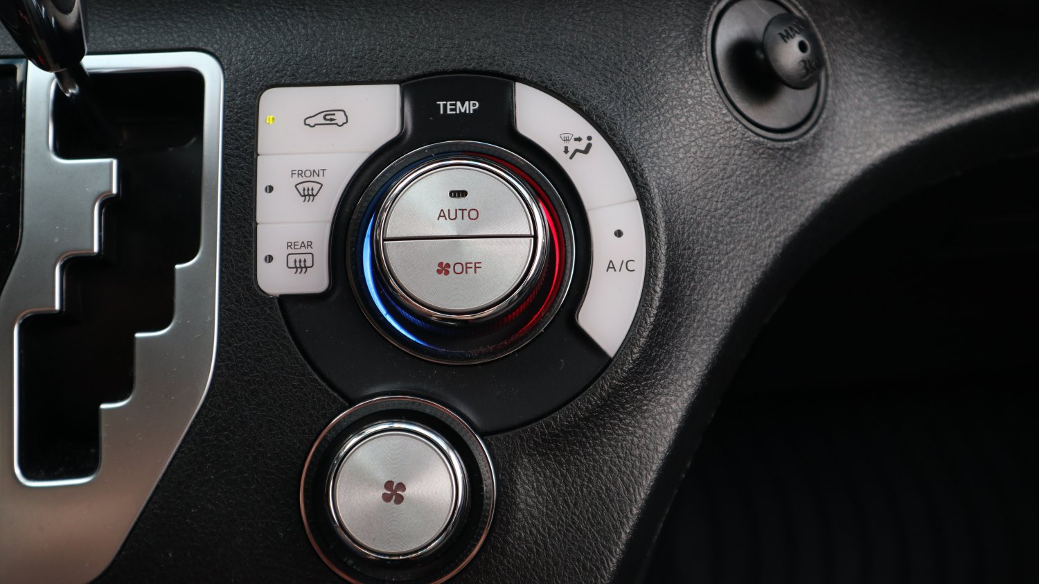 Toyota 豐田 / Sienta / 2016年 / 2016年Toyota Sienta 白色 豐田中古車 / 佳里興店(台南) Toyota 豐田 / Sienta / 2016年 / 2016年Toyota Sienta 白色 豐田中古車 / 佳里興店(台南)