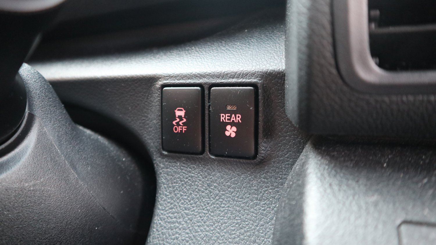 Toyota 豐田 / Sienta / 2016年 / 2016年Toyota Sienta 白色 豐田中古車 / 佳里興店(台南) Toyota 豐田 / Sienta / 2016年 / 2016年Toyota Sienta 白色 豐田中古車 / 佳里興店(台南)