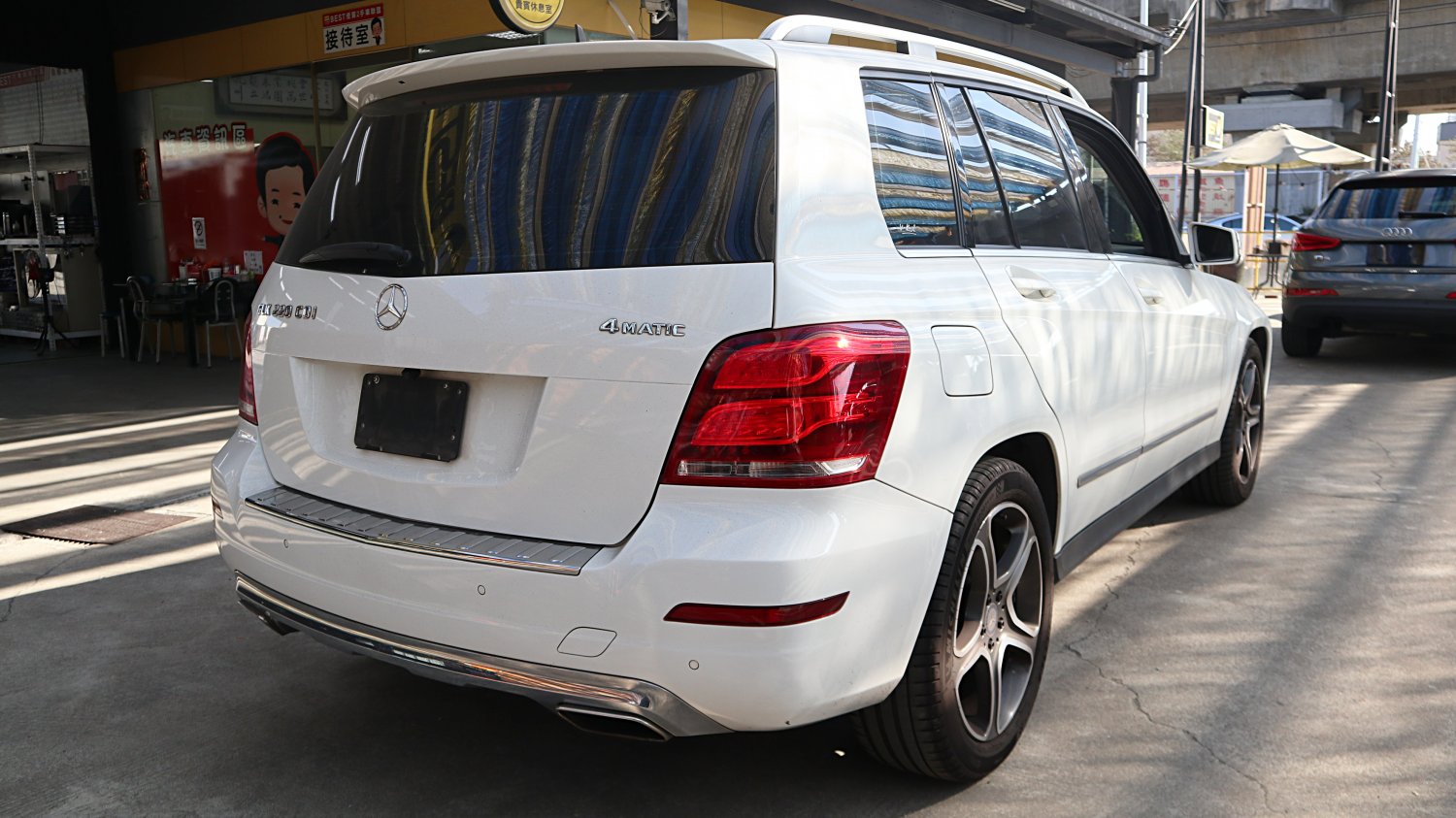 Benz 賓士 / GLK-Class / 2015年 / 2015年 Benz GLK220 白色 賓士休旅車 / 九肇匯元汽車 (台南) Benz 賓士 / GLK-Class / 2015年 / 2015年 Benz GLK220 白色 賓士休旅車 / 九肇匯元汽車 (台南)