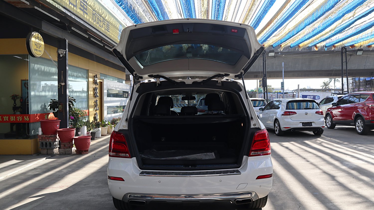 Benz 賓士 / GLK-Class / 2015年 / 2015年 Benz GLK220 白色 賓士休旅車 / 九肇匯元汽車 (台南) Benz 賓士 / GLK-Class / 2015年 / 2015年 Benz GLK220 白色 賓士休旅車 / 九肇匯元汽車 (台南)