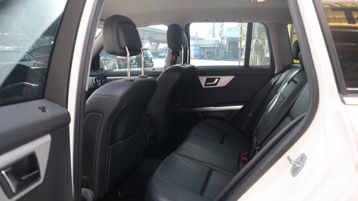 Benz 賓士 / GLK-Class / 2015年 / 2015年 Benz GLK220 白色 賓士休旅車 / 九肇匯元汽車 (台南) Benz 賓士 / GLK-Class / 2015年 / 2015年 Benz GLK220 白色 賓士休旅車 / 九肇匯元汽車 (台南)