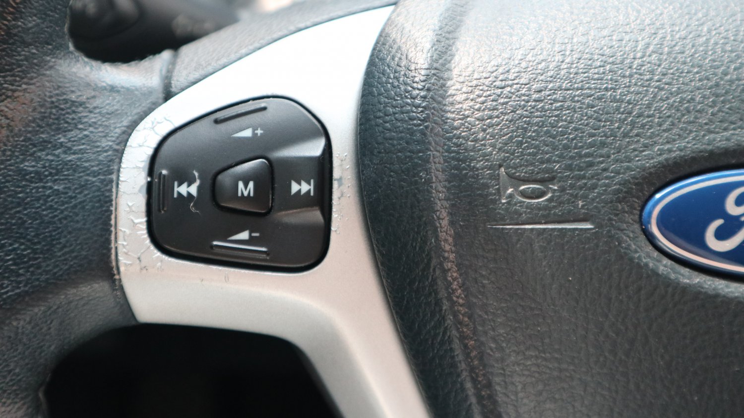 Ford 福特 / Fiesta / 2012年 / 2012年Ford Fiesta 白色 福特中古車 / 九肇匯元汽車 (台南) Ford 福特 / Fiesta / 2012年 / 2012年Ford Fiesta 白色 福特中古車 / 九肇匯元汽車 (台南)