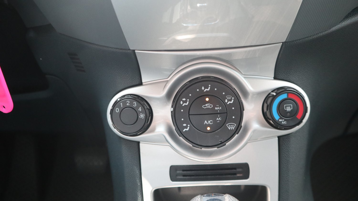 Ford 福特 / Fiesta / 2012年 / 2012年Ford Fiesta 白色 福特中古車 / 九肇匯元汽車 (台南) Ford 福特 / Fiesta / 2012年 / 2012年Ford Fiesta 白色 福特中古車 / 九肇匯元汽車 (台南)