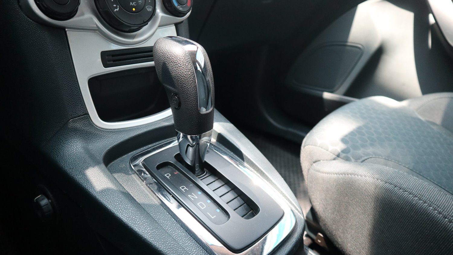Ford 福特 / Fiesta / 2012年 / 2012年Ford Fiesta 白色 福特中古車 / 九肇匯元汽車 (台南) Ford 福特 / Fiesta / 2012年 / 2012年Ford Fiesta 白色 福特中古車 / 九肇匯元汽車 (台南)