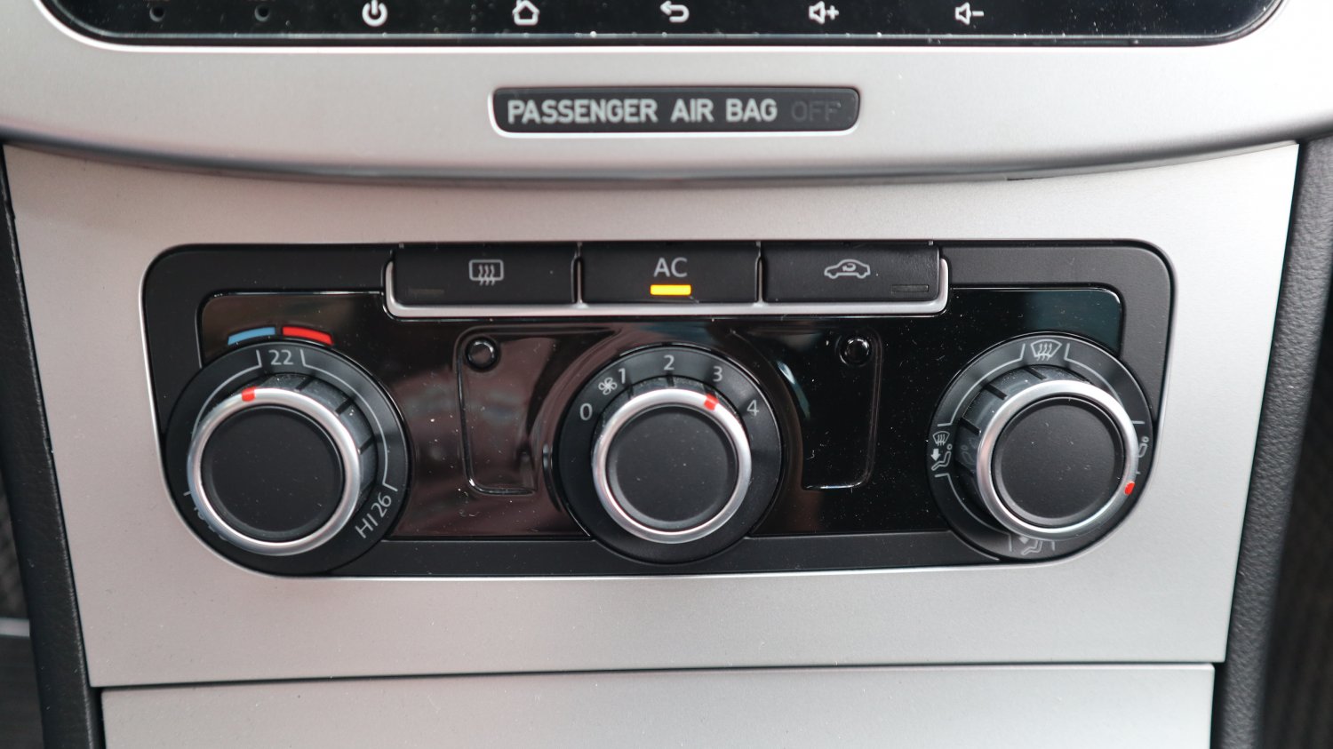 VW 福斯 / Passat / 2010年 / 2010年 VW Passat  銀色 福斯中古車 / 九肇匯元汽車 (台南) VW 福斯 / Passat / 2010年 / 2010年 VW Passat  銀色 福斯中古車 / 九肇匯元汽車 (台南)
