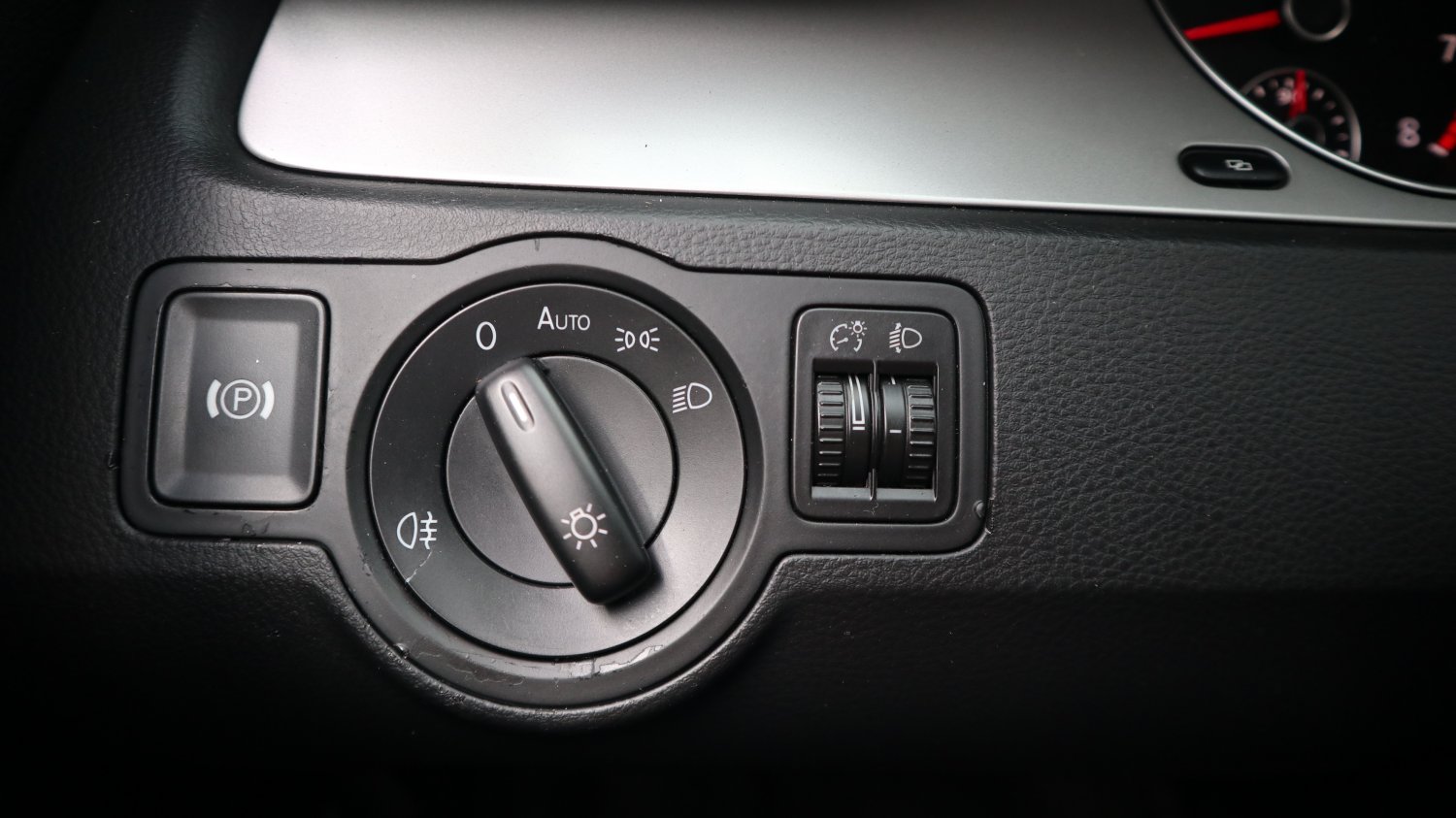 VW 福斯 / Passat / 2010年 / 2010年 VW Passat  銀色 福斯中古車 / 九肇匯元汽車 (台南) VW 福斯 / Passat / 2010年 / 2010年 VW Passat  銀色 福斯中古車 / 九肇匯元汽車 (台南)