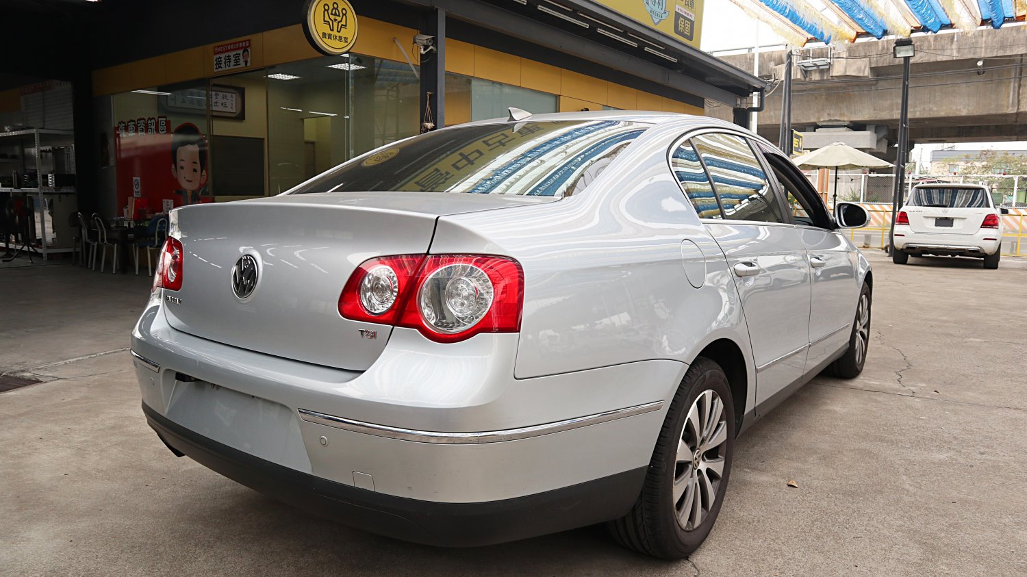 VW 福斯 / Passat / 2010年 / 2010年 VW Passat  銀色 福斯中古車 / 九肇匯元汽車 (台南) VW 福斯 / Passat / 2010年 / 2010年 VW Passat  銀色 福斯中古車 / 九肇匯元汽車 (台南)