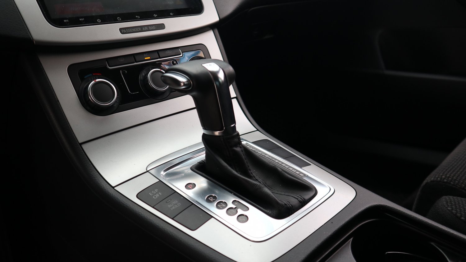VW 福斯 / Passat / 2010年 / 2010年 VW Passat  銀色 福斯中古車 / 九肇匯元汽車 (台南) VW 福斯 / Passat / 2010年 / 2010年 VW Passat  銀色 福斯中古車 / 九肇匯元汽車 (台南)