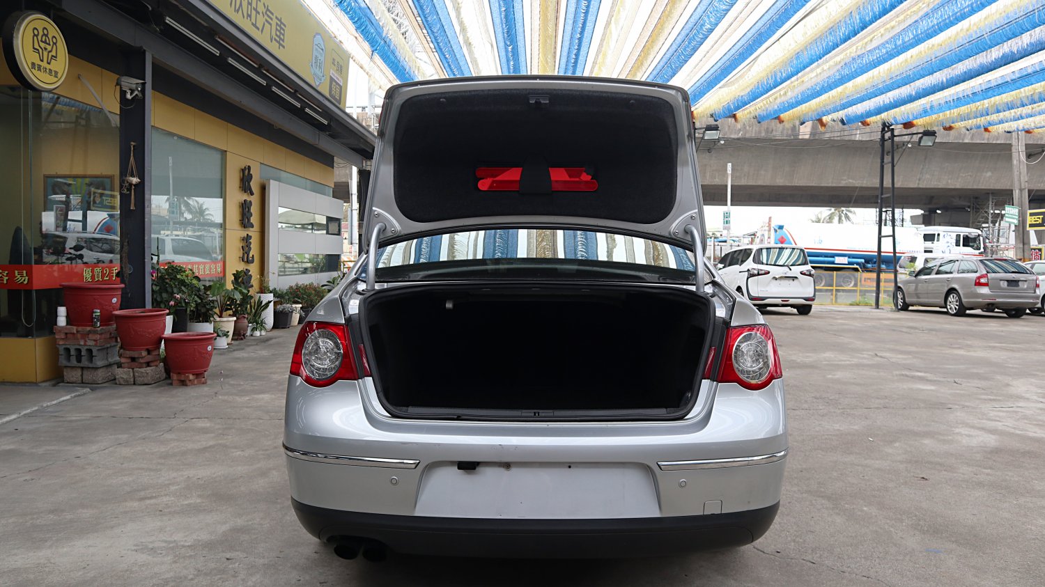 VW 福斯 / Passat / 2010年 / 2010年 VW Passat  銀色 福斯中古車 / 九肇匯元汽車 (台南) VW 福斯 / Passat / 2010年 / 2010年 VW Passat  銀色 福斯中古車 / 九肇匯元汽車 (台南)