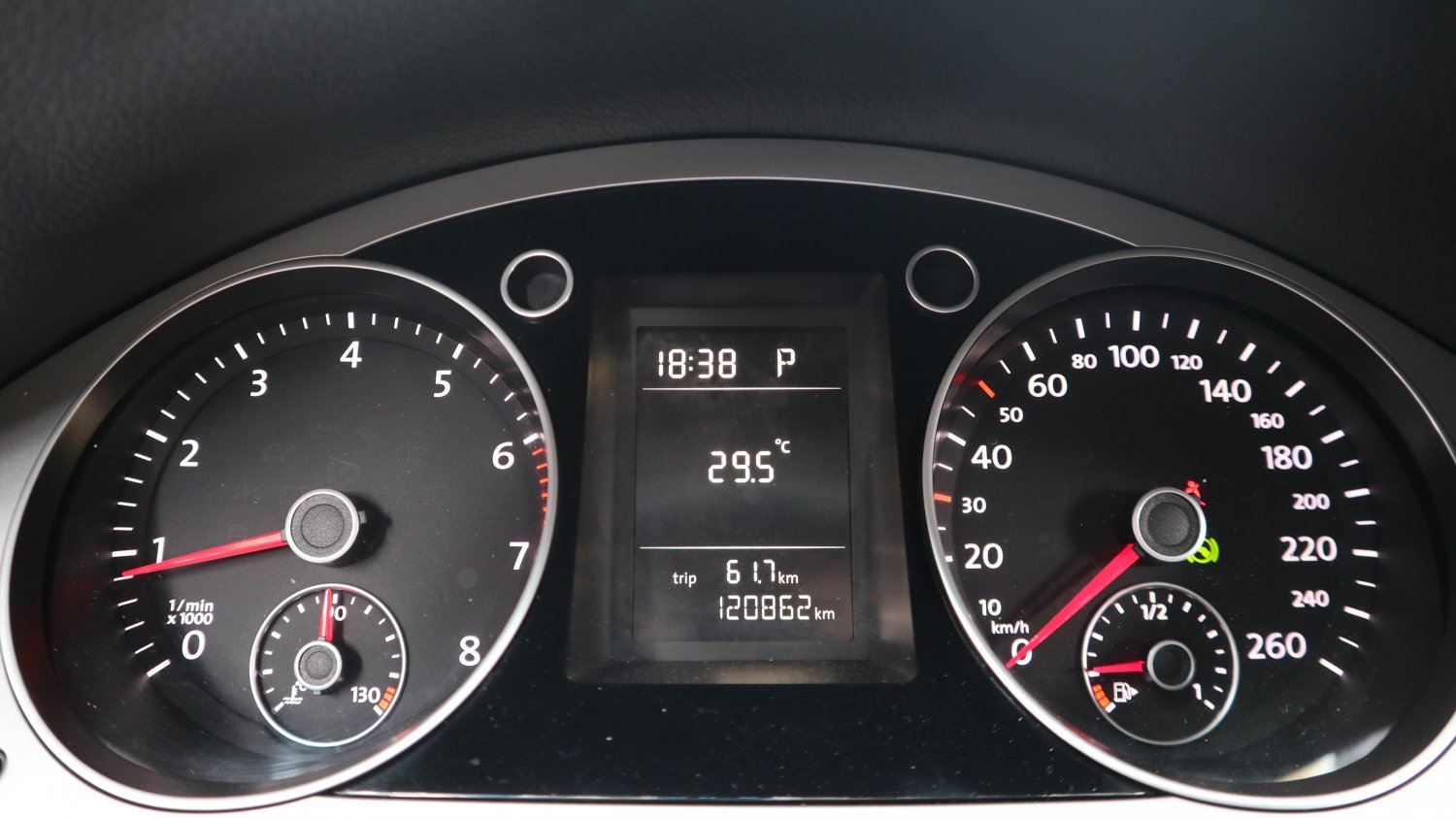 VW 福斯 / Passat / 2010年 / 2010年 VW Passat  銀色 福斯中古車 / 九肇匯元汽車 (台南) VW 福斯 / Passat / 2010年 / 2010年 VW Passat  銀色 福斯中古車 / 九肇匯元汽車 (台南)