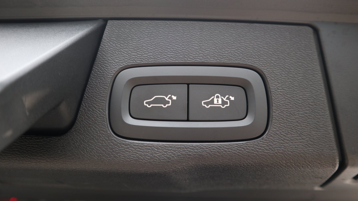 Volvo 富豪 / XC60 / 2019年 / 2019年VOLVO XC60 銀色 富豪中古車 / 九肇匯元汽車 (台南) Volvo 富豪 / XC60 / 2019年 / 2019年VOLVO XC60 銀色 富豪中古車 / 九肇匯元汽車 (台南)