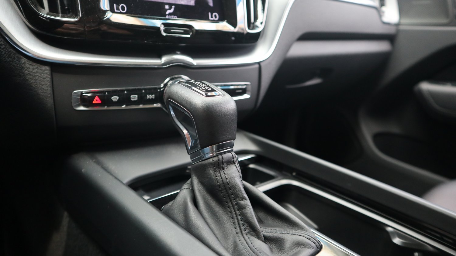 Volvo 富豪 / XC60 / 2019年 / 2019年VOLVO XC60 銀色 富豪中古車 / 九肇匯元汽車 (台南) Volvo 富豪 / XC60 / 2019年 / 2019年VOLVO XC60 銀色 富豪中古車 / 九肇匯元汽車 (台南)