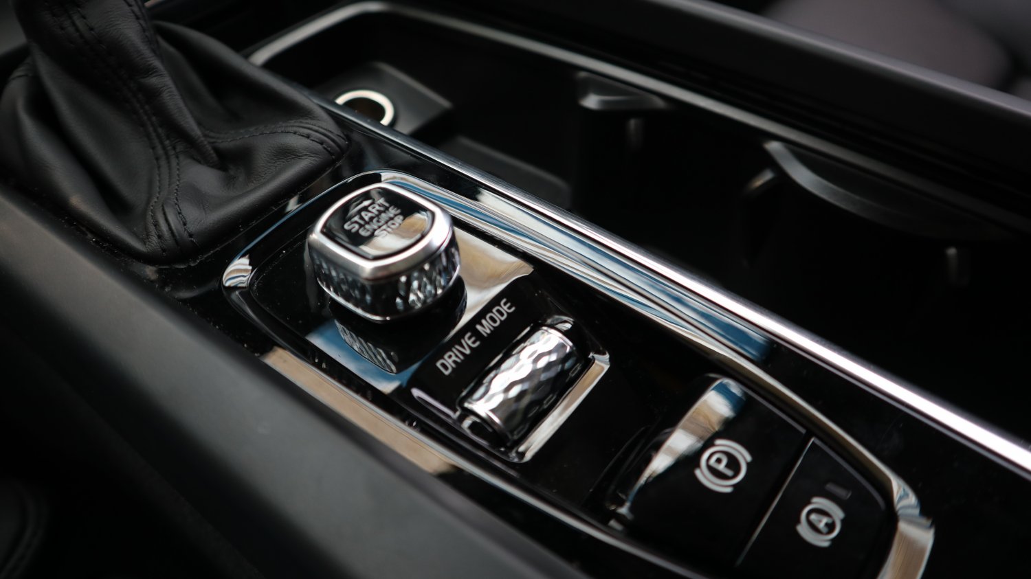 Volvo 富豪 / XC60 / 2019年 / 2019年VOLVO XC60 銀色 富豪中古車 / 九肇匯元汽車 (台南) Volvo 富豪 / XC60 / 2019年 / 2019年VOLVO XC60 銀色 富豪中古車 / 九肇匯元汽車 (台南)