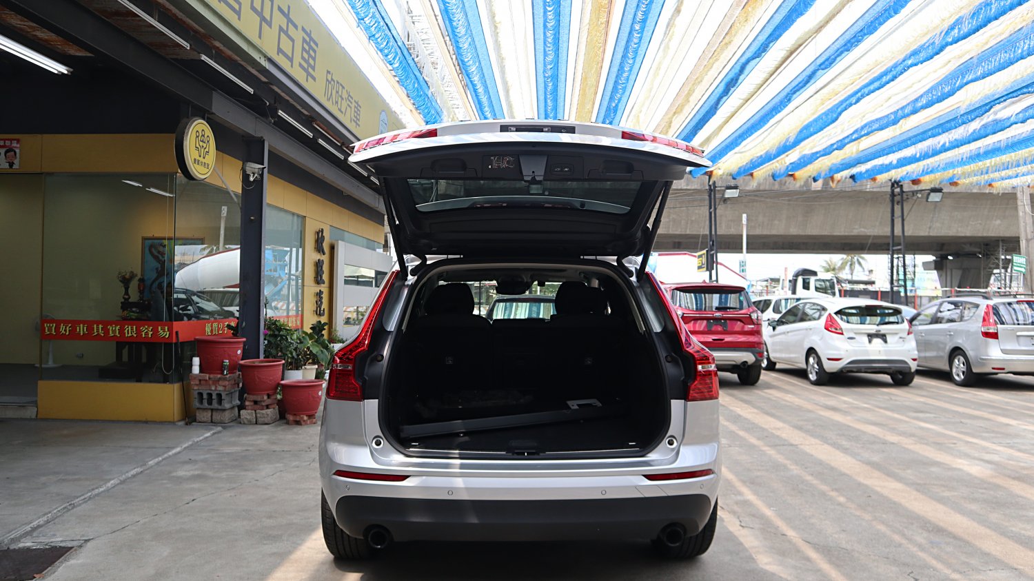 Volvo 富豪 / XC60 / 2019年 / 2019年VOLVO XC60 銀色 富豪中古車 / 九肇匯元汽車 (台南) Volvo 富豪 / XC60 / 2019年 / 2019年VOLVO XC60 銀色 富豪中古車 / 九肇匯元汽車 (台南)