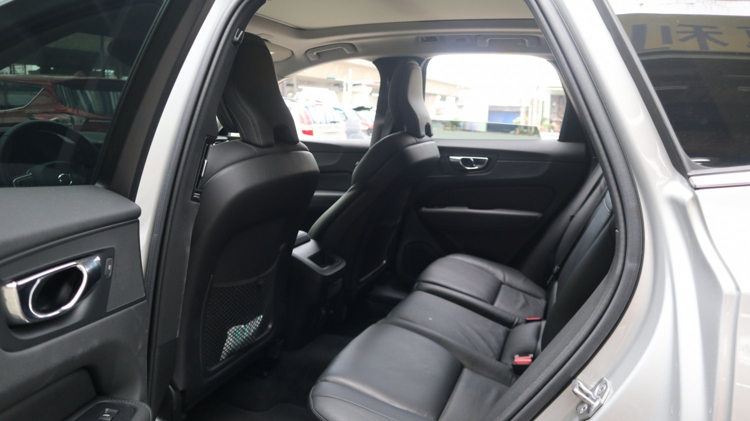 Volvo 富豪 / XC60 / 2019年 / 2019年VOLVO XC60 銀色 富豪中古車 / 九肇匯元汽車 (台南) Volvo 富豪 / XC60 / 2019年 / 2019年VOLVO XC60 銀色 富豪中古車 / 九肇匯元汽車 (台南)