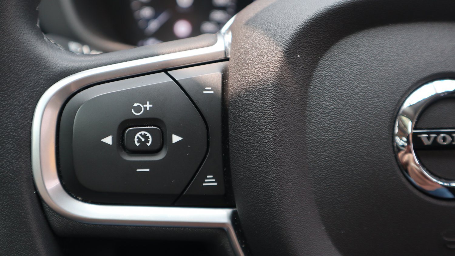 Volvo 富豪 / XC60 / 2019年 / 2019年VOLVO XC60 銀色 富豪中古車 / 九肇匯元汽車 (台南) Volvo 富豪 / XC60 / 2019年 / 2019年VOLVO XC60 銀色 富豪中古車 / 九肇匯元汽車 (台南)