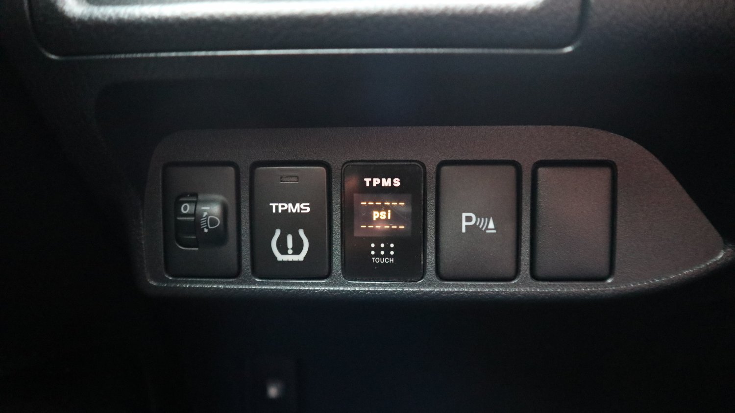 Lexus 凌志 / CT 系列 / 2014年 / 2014年 Lexus CT200h 白色 油電混合 凌志中古車 / 九肇匯元汽車 (台南) Lexus 凌志 / CT 系列 / 2014年 / 2014年 Lexus CT200h 白色 油電混合 凌志中古車 / 九肇匯元汽車 (台南)