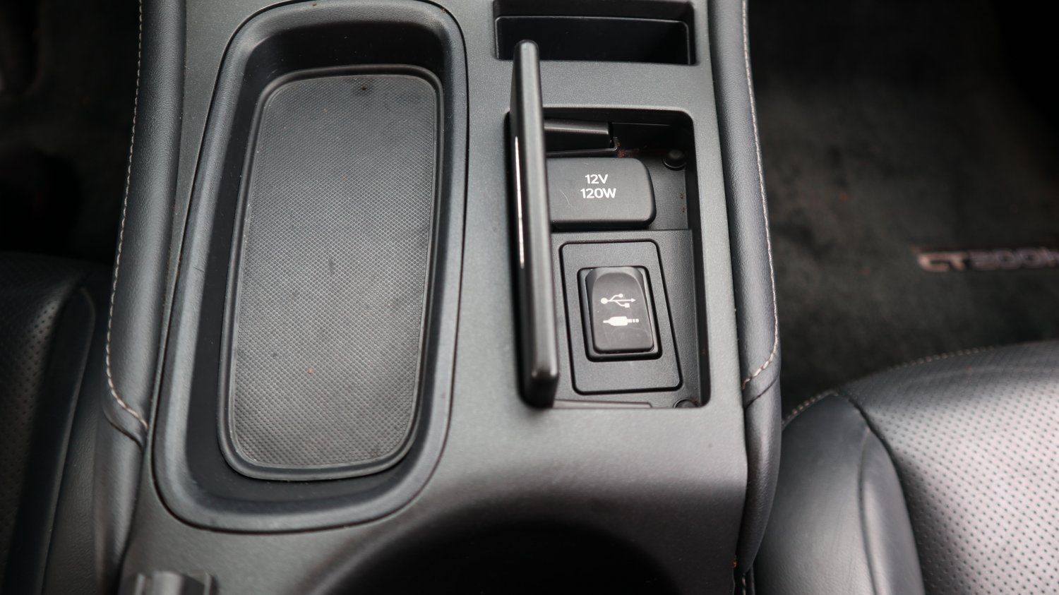 Lexus 凌志 / CT 系列 / 2014年 / 2014年 Lexus CT200h 白色 油電混合 凌志中古車 / 九肇匯元汽車 (台南) Lexus 凌志 / CT 系列 / 2014年 / 2014年 Lexus CT200h 白色 油電混合 凌志中古車 / 九肇匯元汽車 (台南)