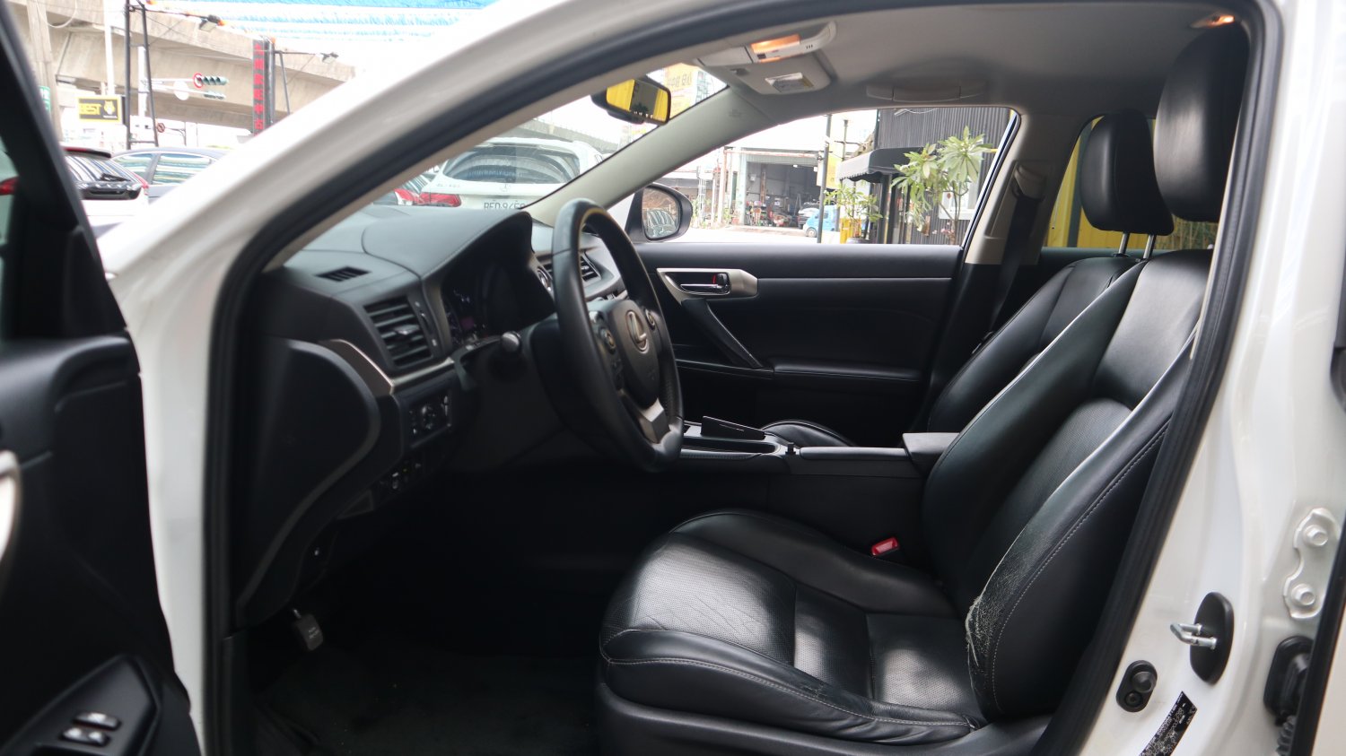 Lexus 凌志 / CT 系列 / 2014年 / 2014年 Lexus CT200h 白色 油電混合 凌志中古車 / 九肇匯元汽車 (台南) Lexus 凌志 / CT 系列 / 2014年 / 2014年 Lexus CT200h 白色 油電混合 凌志中古車 / 九肇匯元汽車 (台南)