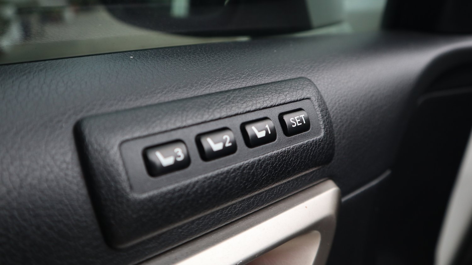 Lexus 凌志 / CT 系列 / 2014年 / 2014年 Lexus CT200h 白色 油電混合 凌志中古車 / 九肇匯元汽車 (台南) Lexus 凌志 / CT 系列 / 2014年 / 2014年 Lexus CT200h 白色 油電混合 凌志中古車 / 九肇匯元汽車 (台南)