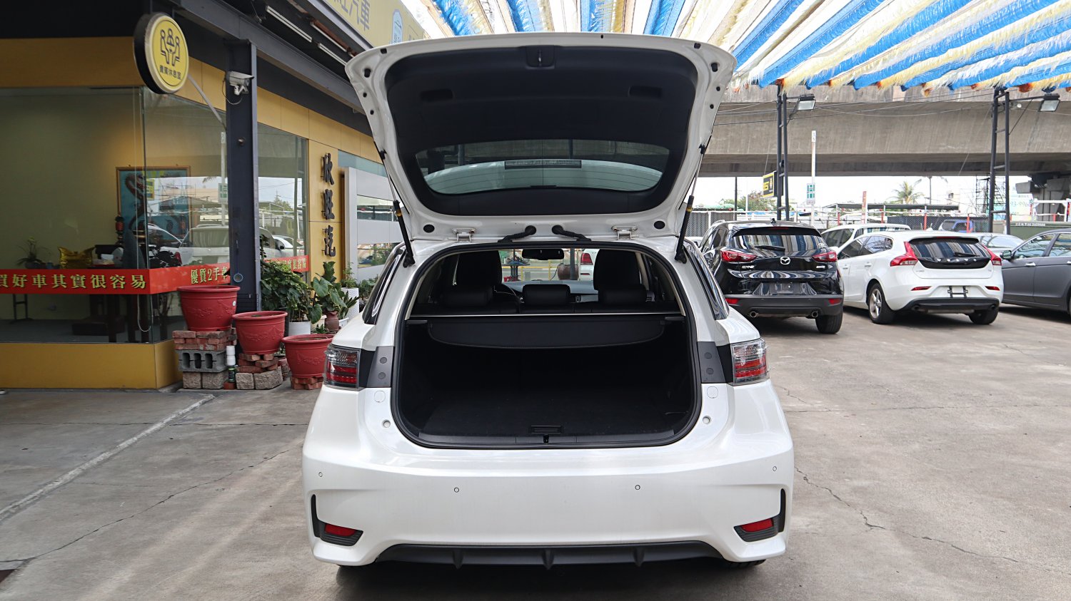Lexus 凌志 / CT 系列 / 2014年 / 2014年 Lexus CT200h 白色 油電混合 凌志中古車 / 九肇匯元汽車 (台南) Lexus 凌志 / CT 系列 / 2014年 / 2014年 Lexus CT200h 白色 油電混合 凌志中古車 / 九肇匯元汽車 (台南)