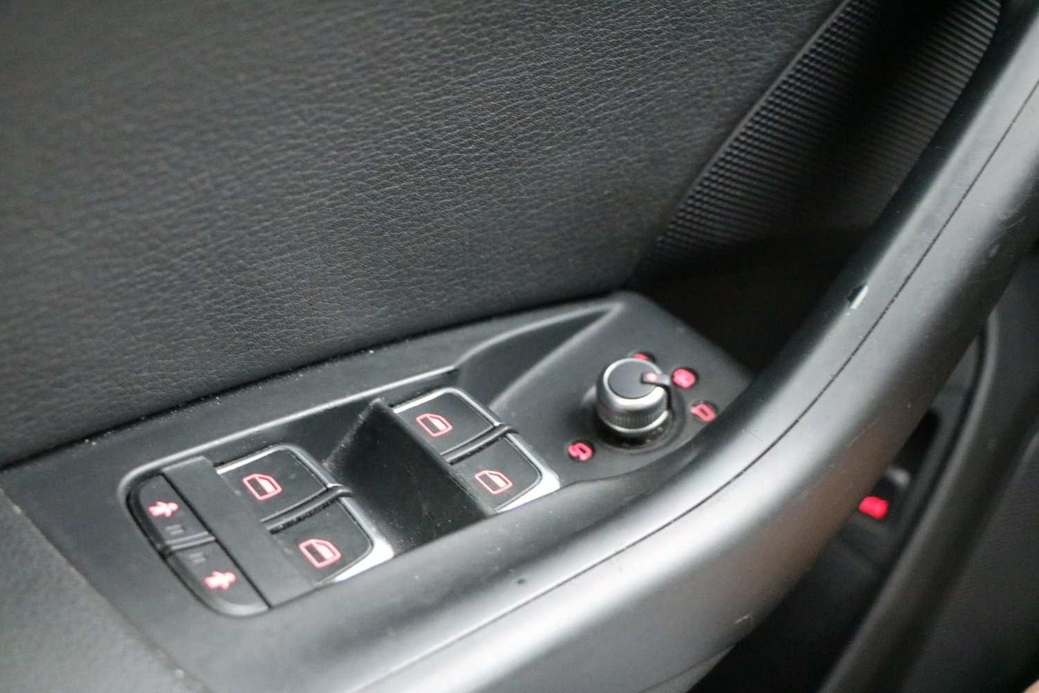 Audi 奧迪 ／ Q3 ／ 2016年 ／ 2016 年 Audi Q3 黑色 奧迪中古車 ／ 九肇匯元汽車 (台南)