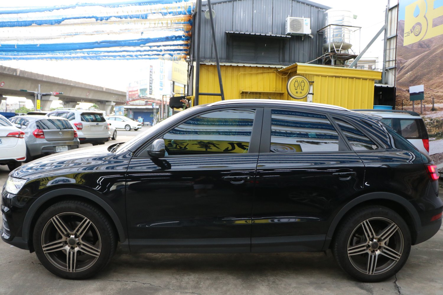 Audi 奧迪 ／ Q3 ／ 2016年 ／ 2016 年 Audi Q3 黑色 奧迪中古車 ／ 九肇匯元汽車 (台南)
