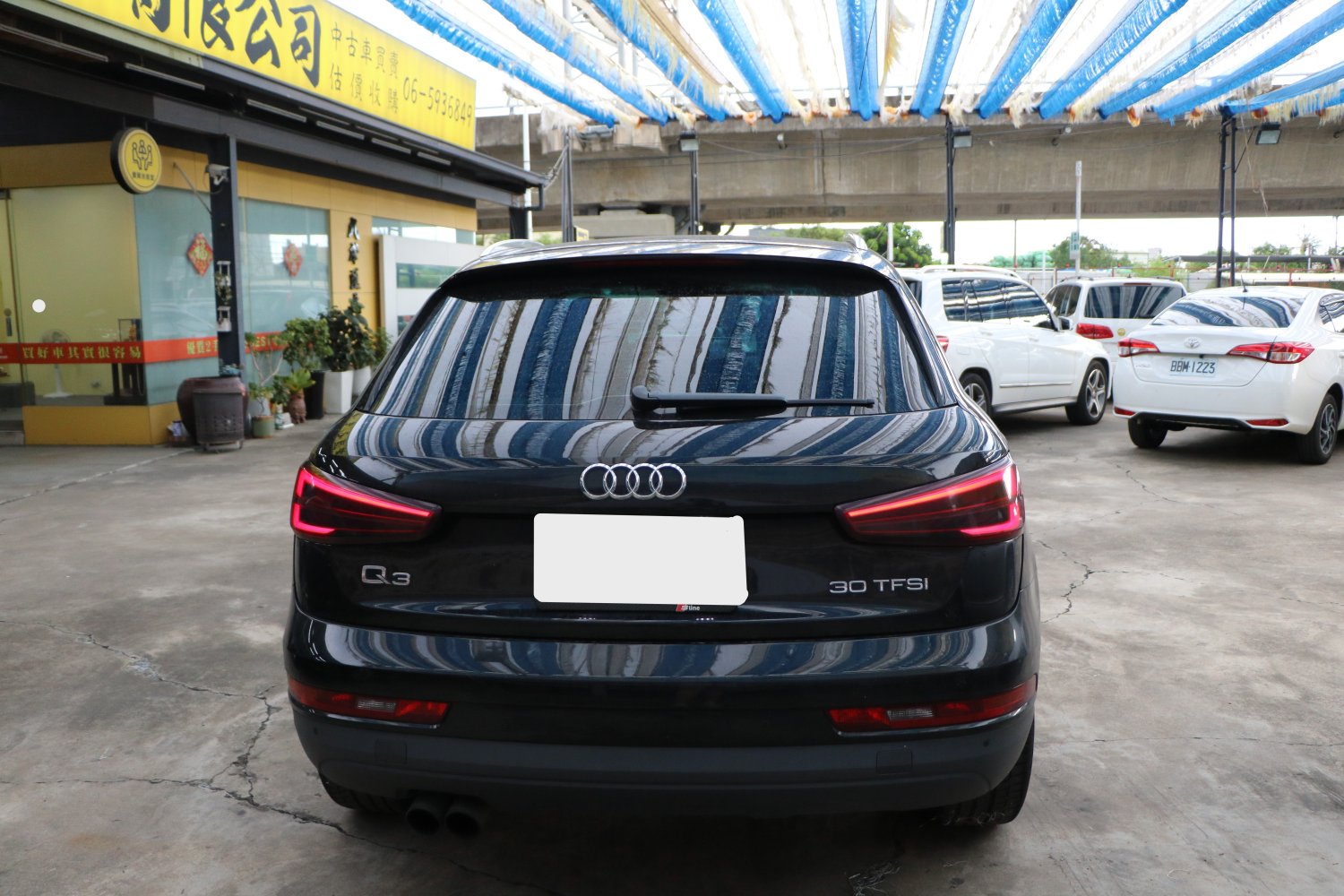 Audi 奧迪 ／ Q3 ／ 2016年 ／ 2016 年 Audi Q3 黑色 奧迪中古車 ／ 九肇匯元汽車 (台南)