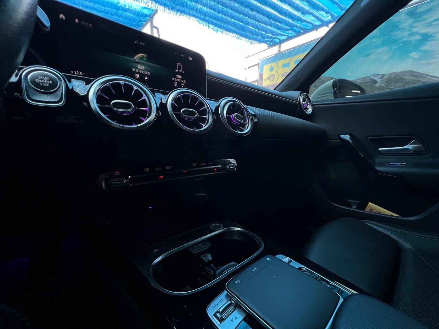 Benz 賓士 / A-Class / 2019年 / 2019年 Benz A180 白色 賓士中古車 / 佳里興店(台南) Benz 賓士 / A-Class / 2019年 / 2019年 Benz A180 白色 賓士中古車 / 佳里興店(台南)