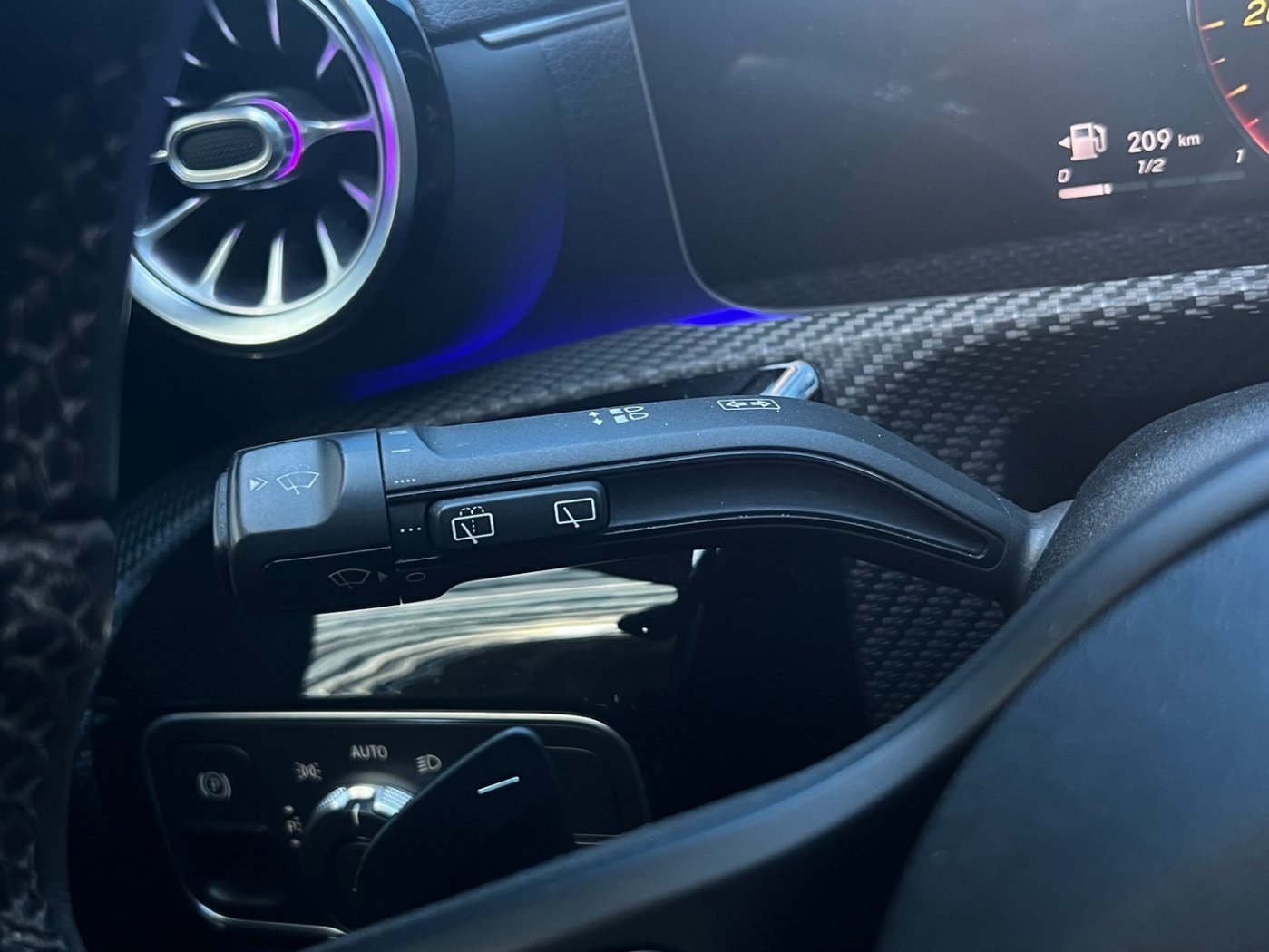 Benz 賓士 / A-Class / 2019年 / 2019年 Benz A180 白色 賓士中古車 / 佳里興店(台南) Benz 賓士 / A-Class / 2019年 / 2019年 Benz A180 白色 賓士中古車 / 佳里興店(台南)