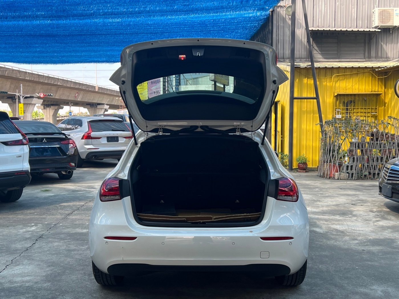 Benz 賓士 / A-Class / 2019年 / 2019年 Benz A180 白色 賓士中古車 / 佳里興店(台南) Benz 賓士 / A-Class / 2019年 / 2019年 Benz A180 白色 賓士中古車 / 佳里興店(台南)