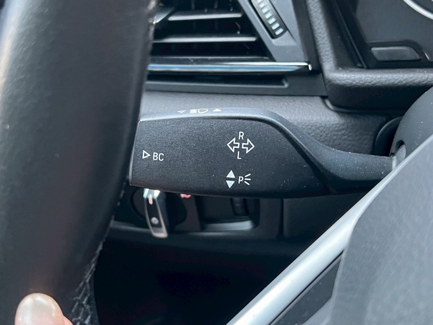 Bmw 寶馬 ／ 2-Series ／ 2015年 ／ 2015年 BMW 218i 紫色 寶馬中古車 ／ MG車庫(台南)