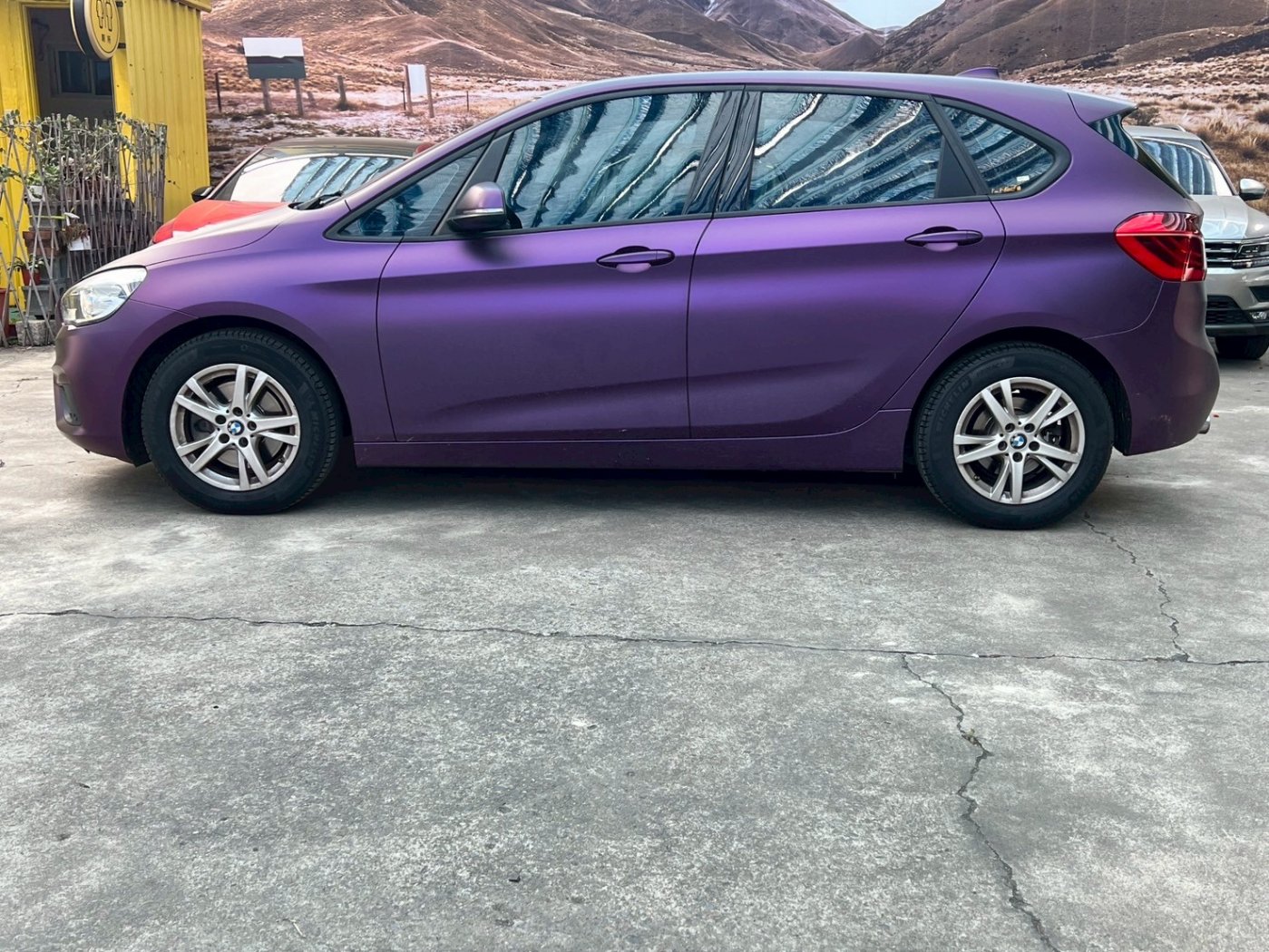 Bmw 寶馬 ／ 2-Series ／ 2015年 ／ 2015年 BMW 218i 紫色 寶馬中古車 ／ MG車庫(台南)