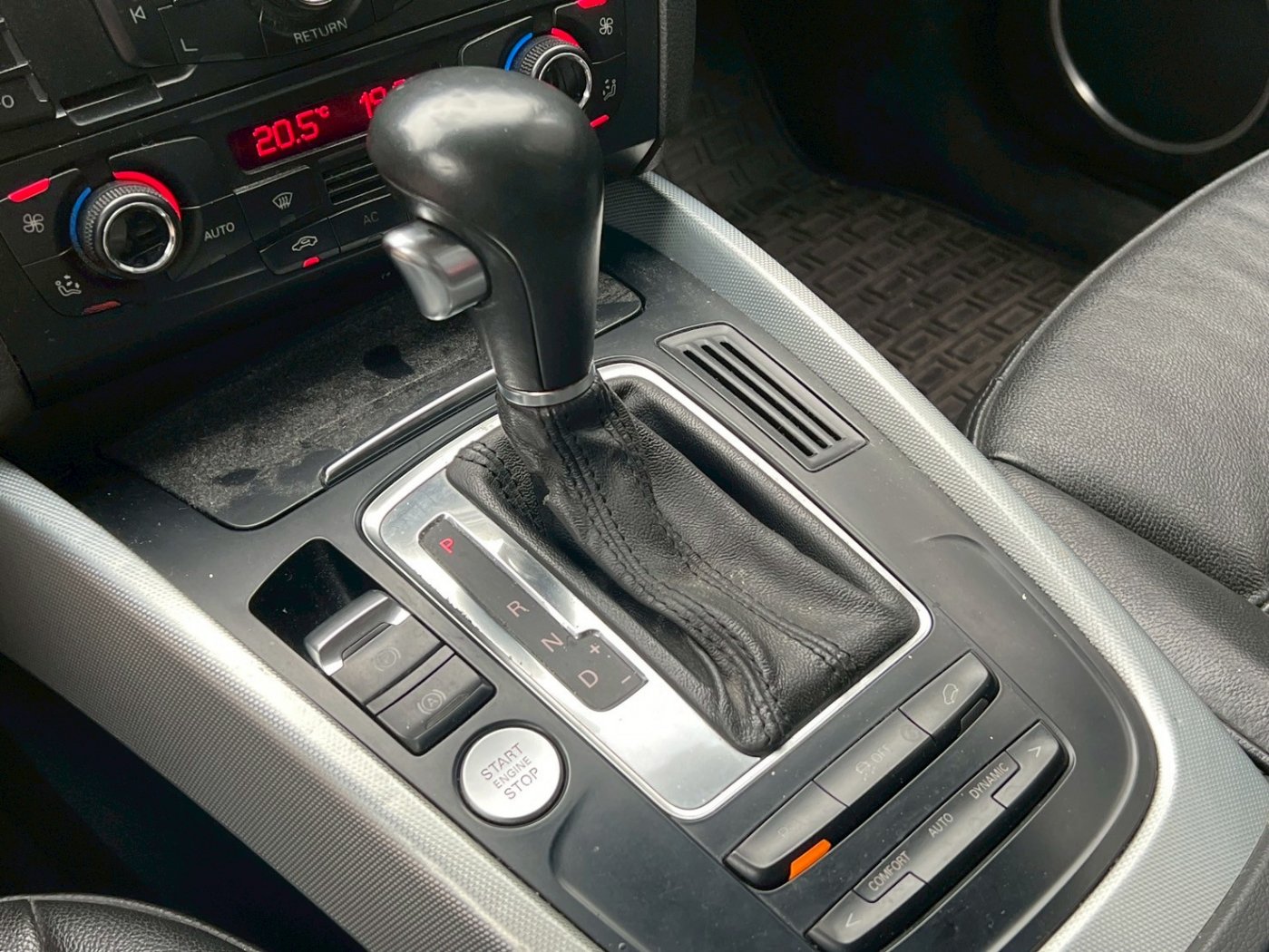 Audi 奧迪 ／ Q5 ／ 2011年 ／ 2011年 Audi Q5 銀色 奧迪中古車 ／ 委外廠商