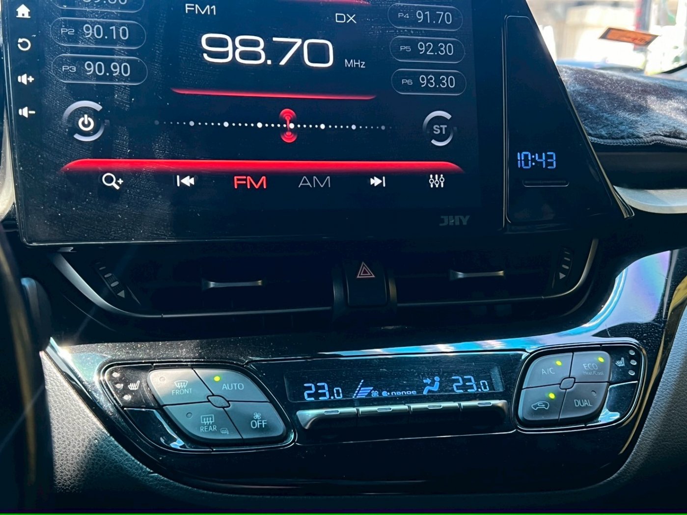 Toyota 豐田 ／ C-HR ／ 2017年 ／ 2017年Toyota CH-R 白色 豐田中古車 ／ MG車庫(台南)