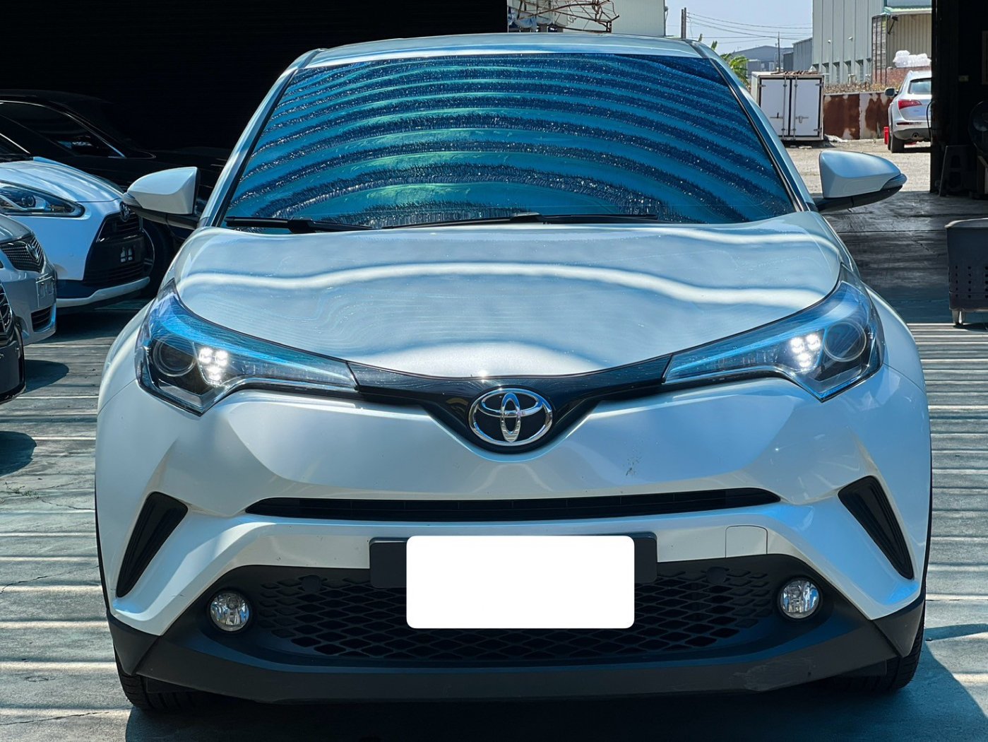 Toyota 豐田 ／ C-HR ／ 2017年 ／ 2017年Toyota CH-R 白色 豐田中古車 ／ MG車庫(台南)