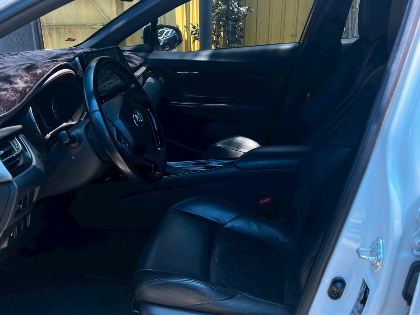 Toyota 豐田 ／ C-HR ／ 2017年 ／ 2017年Toyota CH-R 白色 豐田中古車 ／ MG車庫(台南)