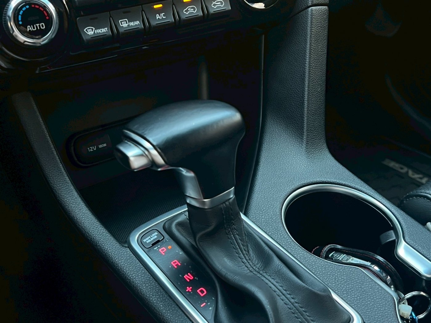 Kia 起亞 ／ Sportage ／ 2020年 ／ 2020年 kia Sportage 白色 起亞中古車 ／ MG車庫(台南)