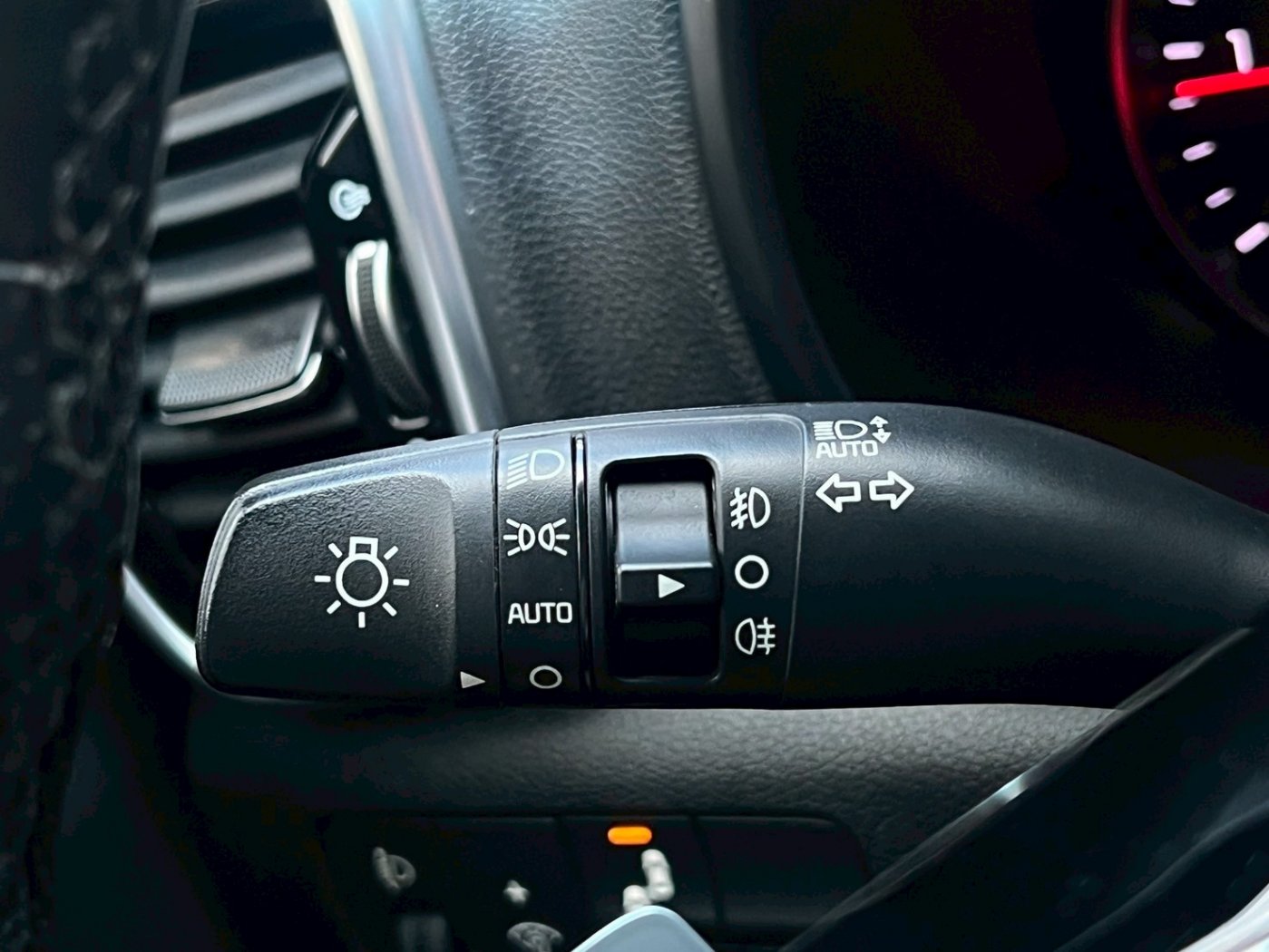 Kia 起亞 ／ Sportage ／ 2020年 ／ 2020年 kia Sportage 白色 起亞中古車 ／ MG車庫(台南)